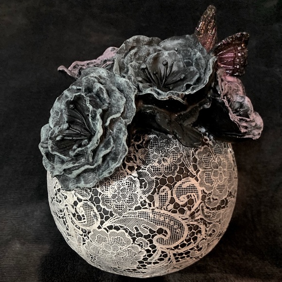 Christian Lacroix Lace Skull 💀 With  Flowers 🌸 & Butterfly 🦋 - Picture 3 of 7